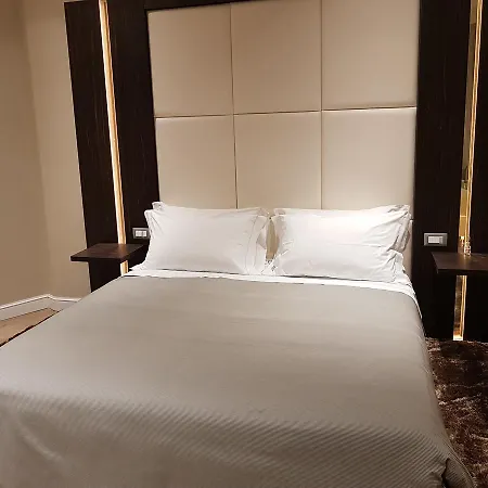 Chicco Montenapoleone Suites * מילאנו