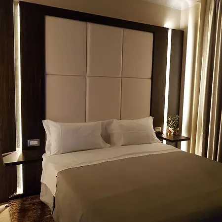 בית הארחה Chicco Montenapoleone Suites