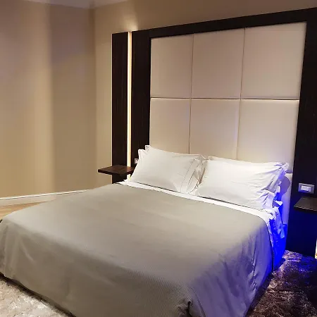 Chicco Montenapoleone Suites בית הארחה *